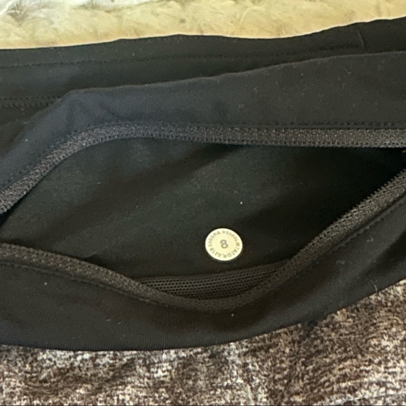 Lululemon speed up short 2.5” size 8 - Picture 2 of 5
